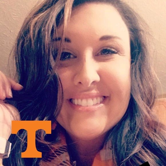 Meet your Posher, Lora - Picture 1 of 1